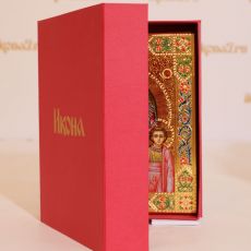 Подарочная коробка красная (дизайнерский картон,магнитный замок,золотое тиснение)