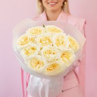 11 пионовидных роз (сорт Кендл Лайт)