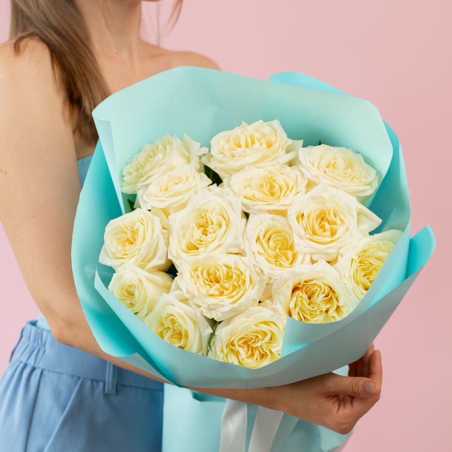15 пионовидных роз (сорт Кендл Лайт)