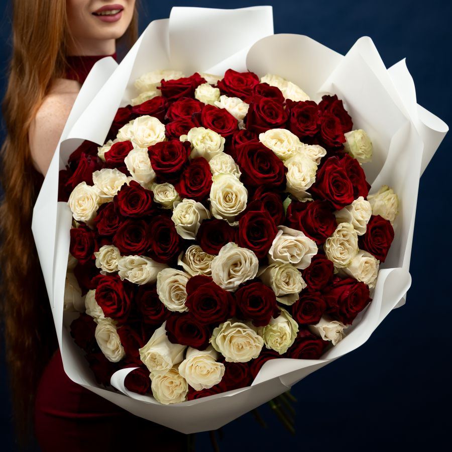 101 красная и белая роза (60см)