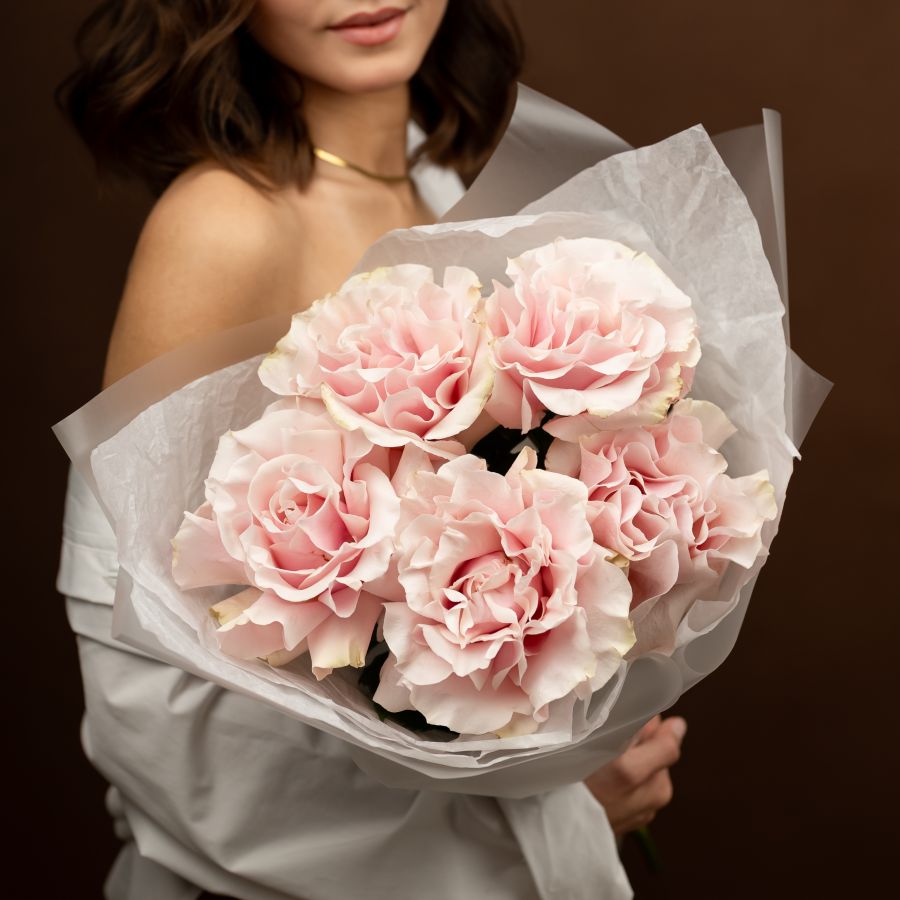 5 вывернутых роз сорт пинк мондиаль