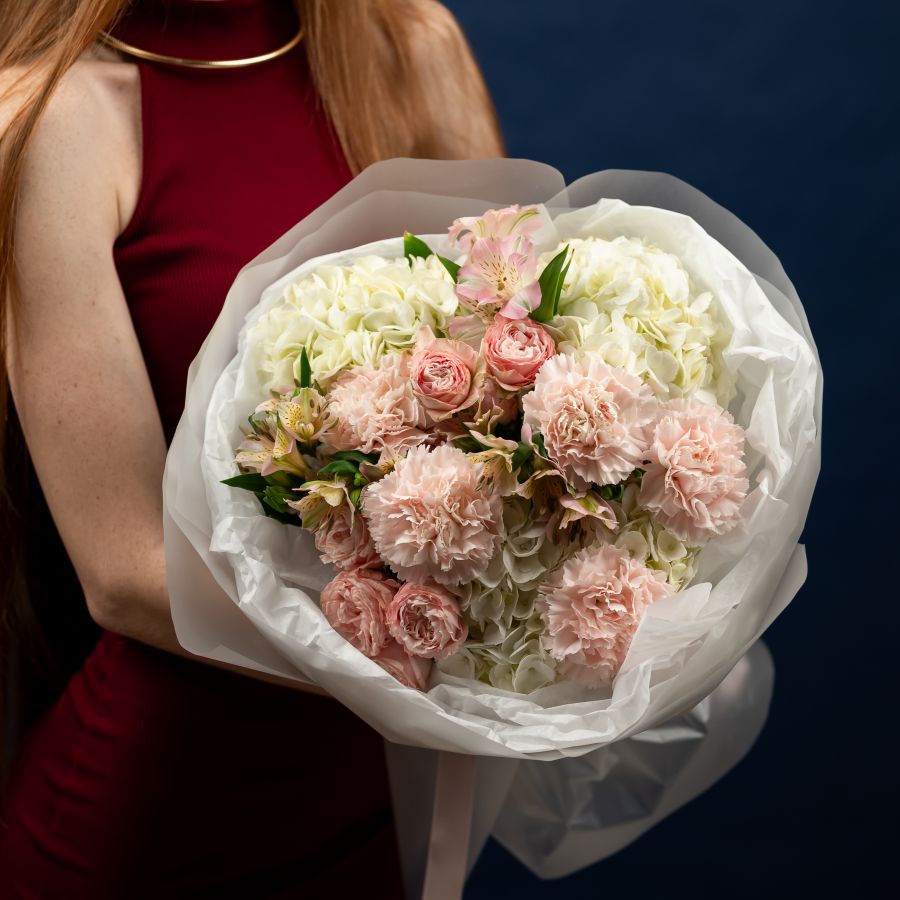 Сборный с гортензией 4500р