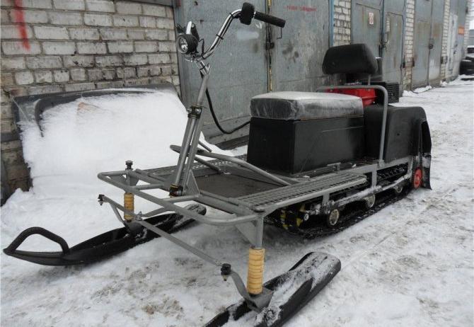 Мотобуксировщик РАЗГУЛЯЙ-15 Комфорт с лыжным модулем