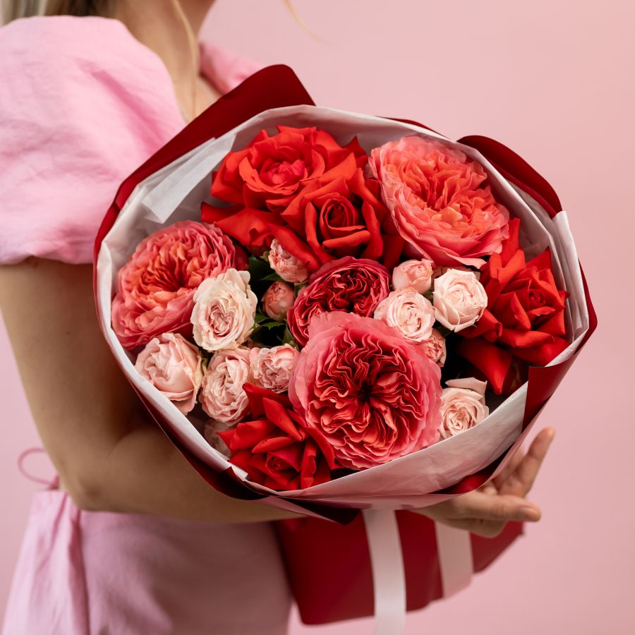 Сборный красный букет из роз