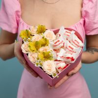 Коробка сердце. Розы, ромашки, рафаэлло