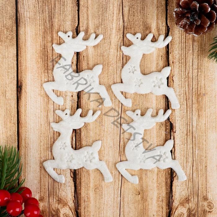 Ёлочные игрушки 4 шт. «Зимнее волшебство. Олени снежинки» пластик, 5x7 см, белый