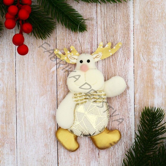 Подвеска мягкая на ёлку «Олень в костюмчике с геометрическим узором» 6x11 см, золотистая
