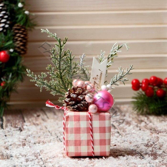 Ёлочная игрушка «Новогодний подарок» 9x11 см, розовый