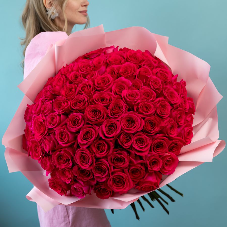 101 розовая роза в упаковке (60см)