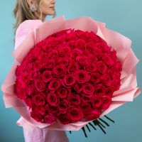 101 розовая роза в упаковке (60см)