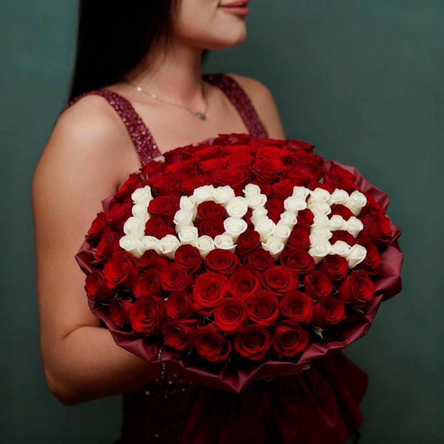 Букет из 101 розы "LOVE"