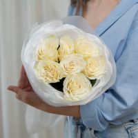 7 белых роз Эквадор (сорт Мондиаль)