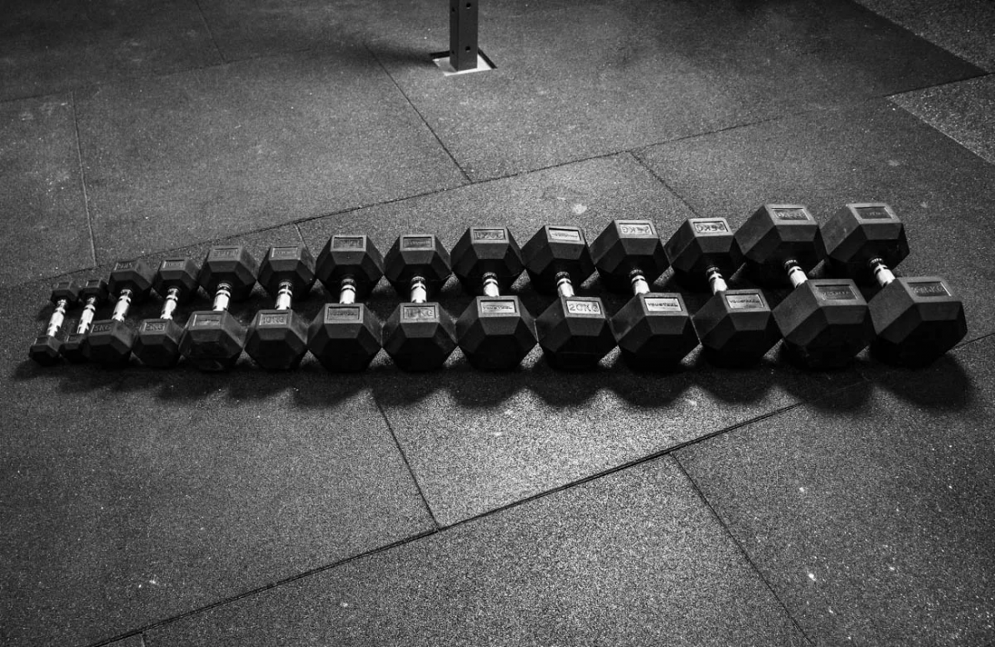 Yousteel Гантель 4 кг гексагональная