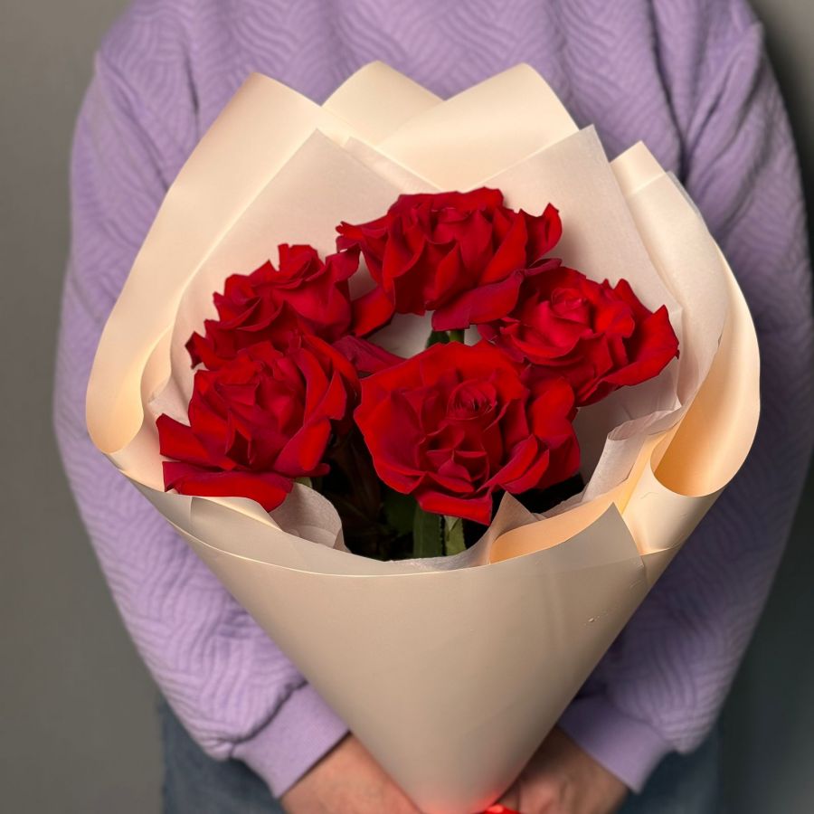 5 французских красных роз