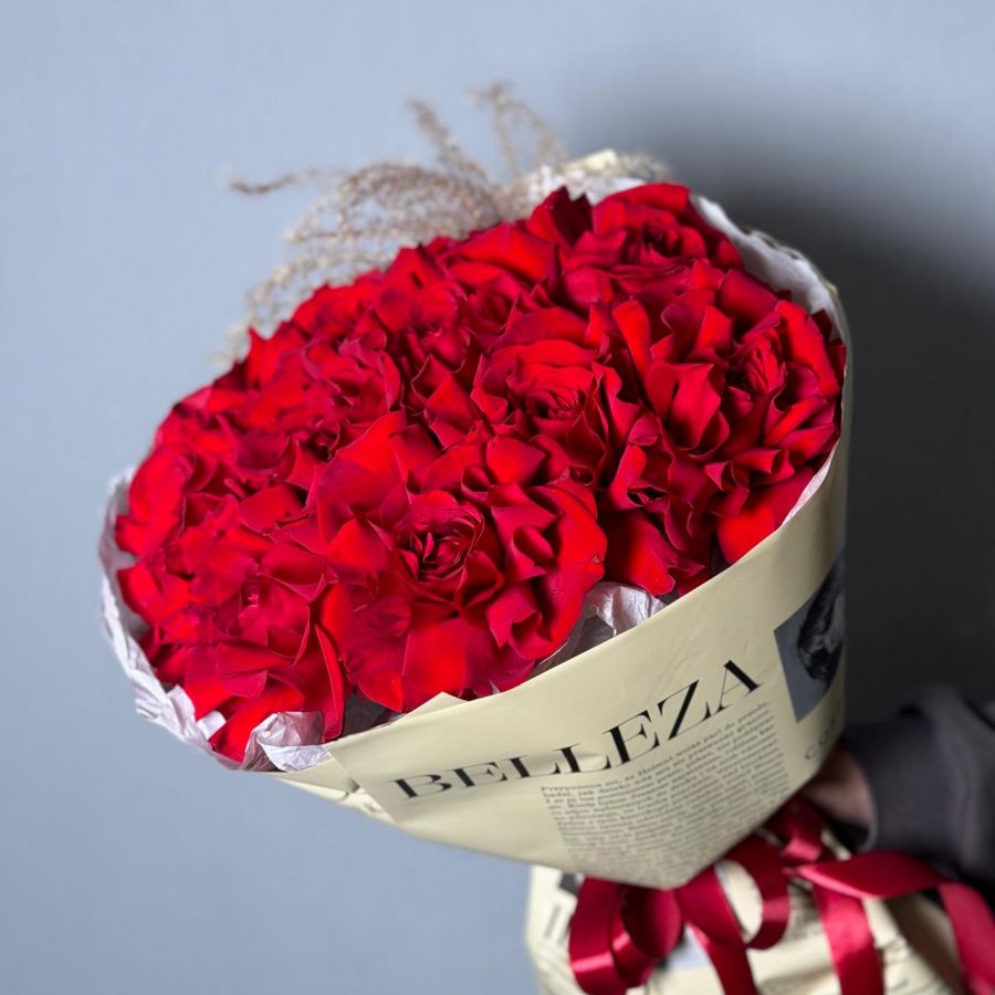 11 красных французских роз