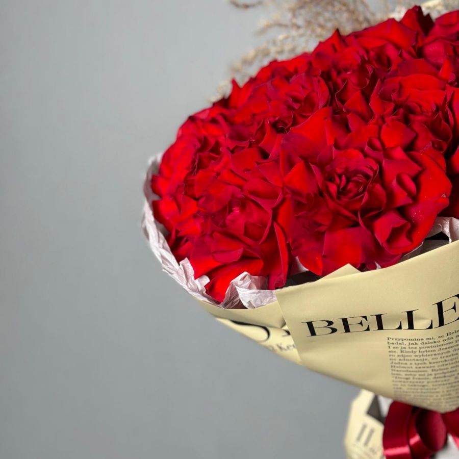 11 красных французских роз