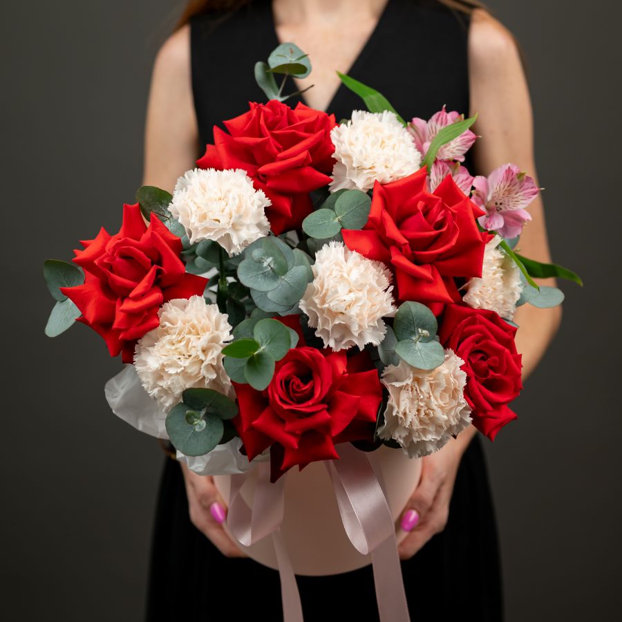 Шляпная коробка Розы и Диантусы (размер M)