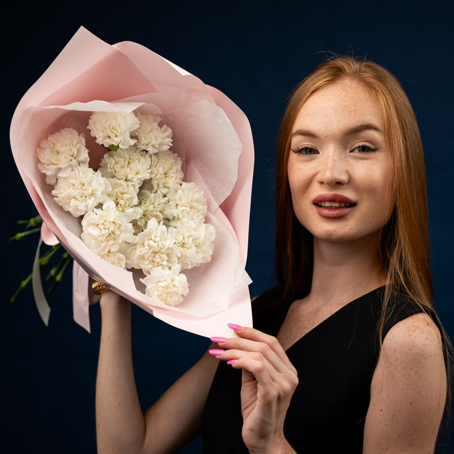 15 белых диантусов