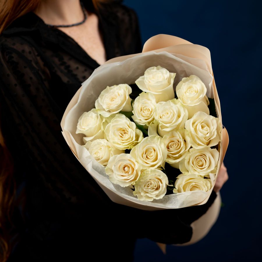 Белая роза от 7 шт (60см)