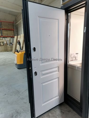 ЛЮКС 3 Антик серебро трехконтурная входная дверь