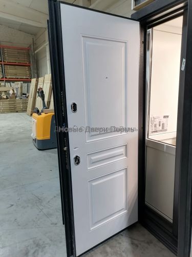 ЛЮКС 3 Антик серебро трехконтурная входная дверь