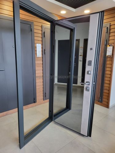 Входная дверь 3К Люкс 5 Графит/ Бетон серый, зеркало