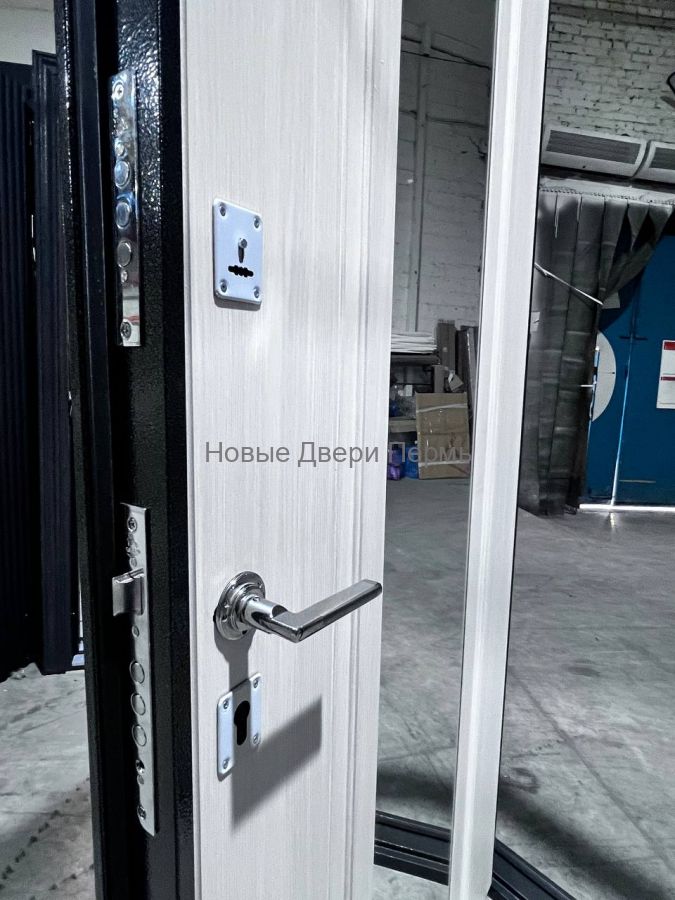 Престиж Нэо 70 входная дверь с зеркалом