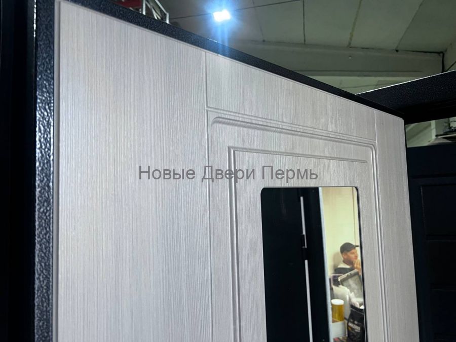 Престиж Нэо 70 входная дверь с зеркалом