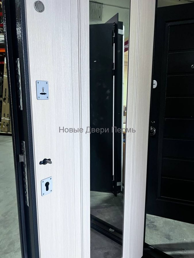 Престиж Нэо 70 входная дверь с зеркалом