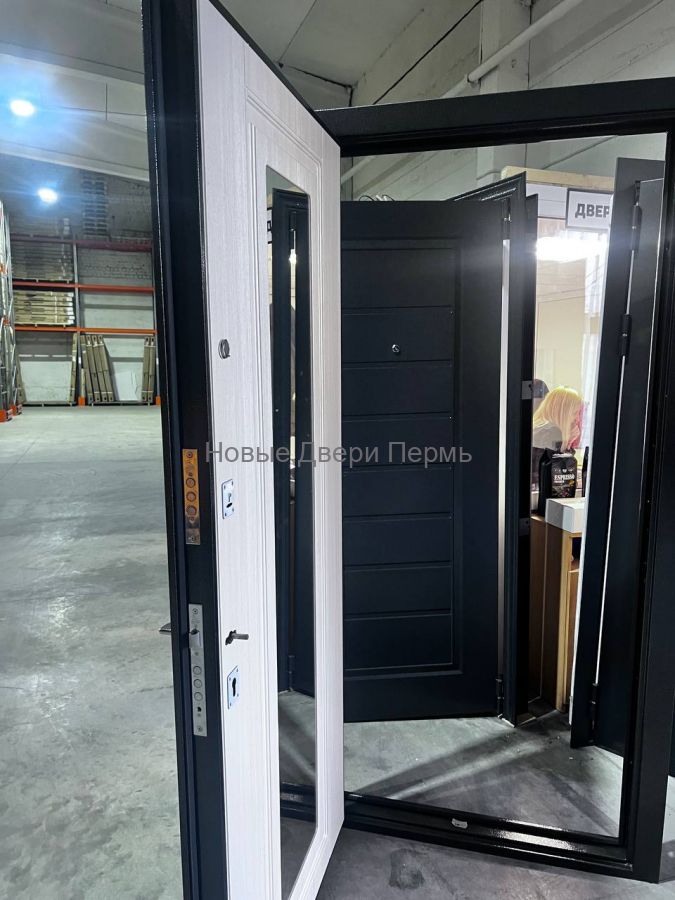 Престиж Нэо 70 входная дверь с зеркалом