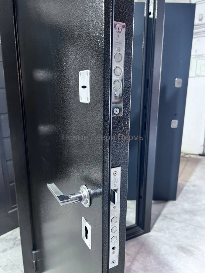 Престиж Нэо 70 входная дверь с зеркалом