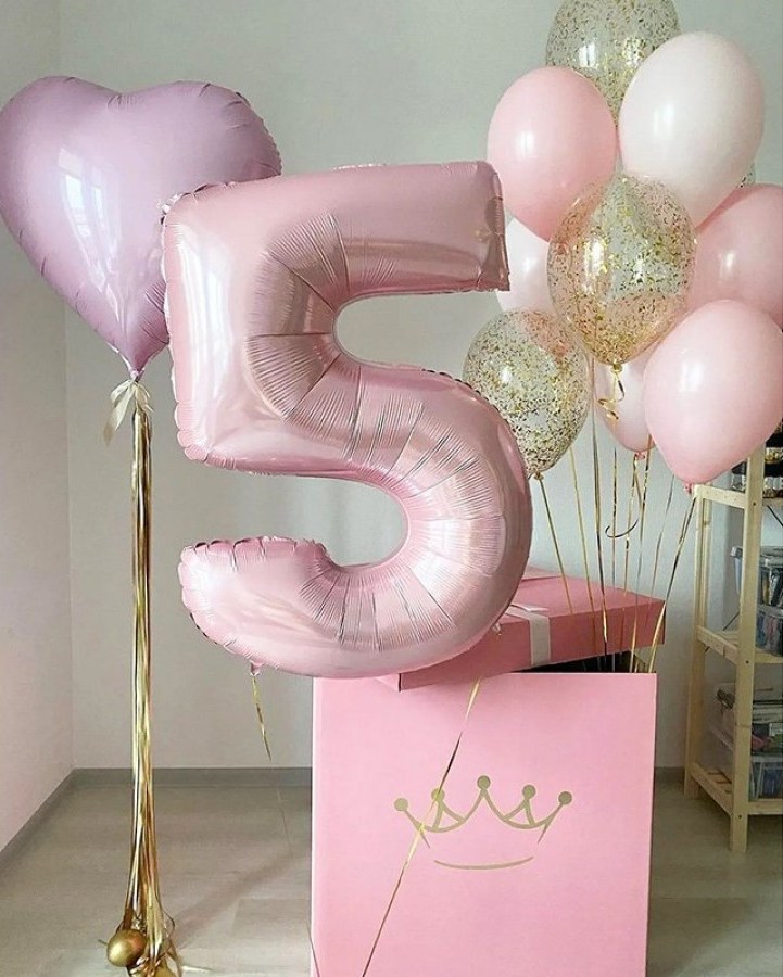 Коробка с короной с шарами с гелием, цифрой и сердцем
