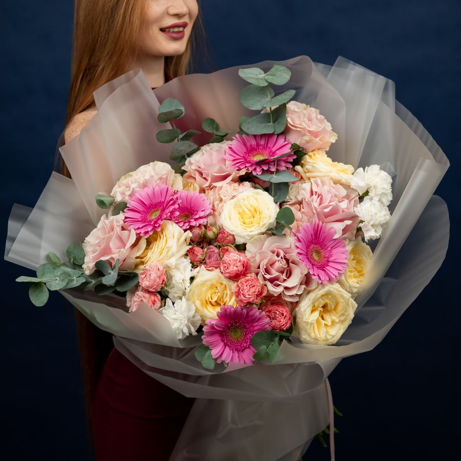 Сборный букет с герберами и розами