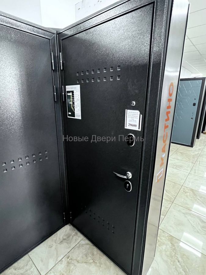 TRUST MASS MP Антрацит букле Ясень ривьера айс стальная дверь