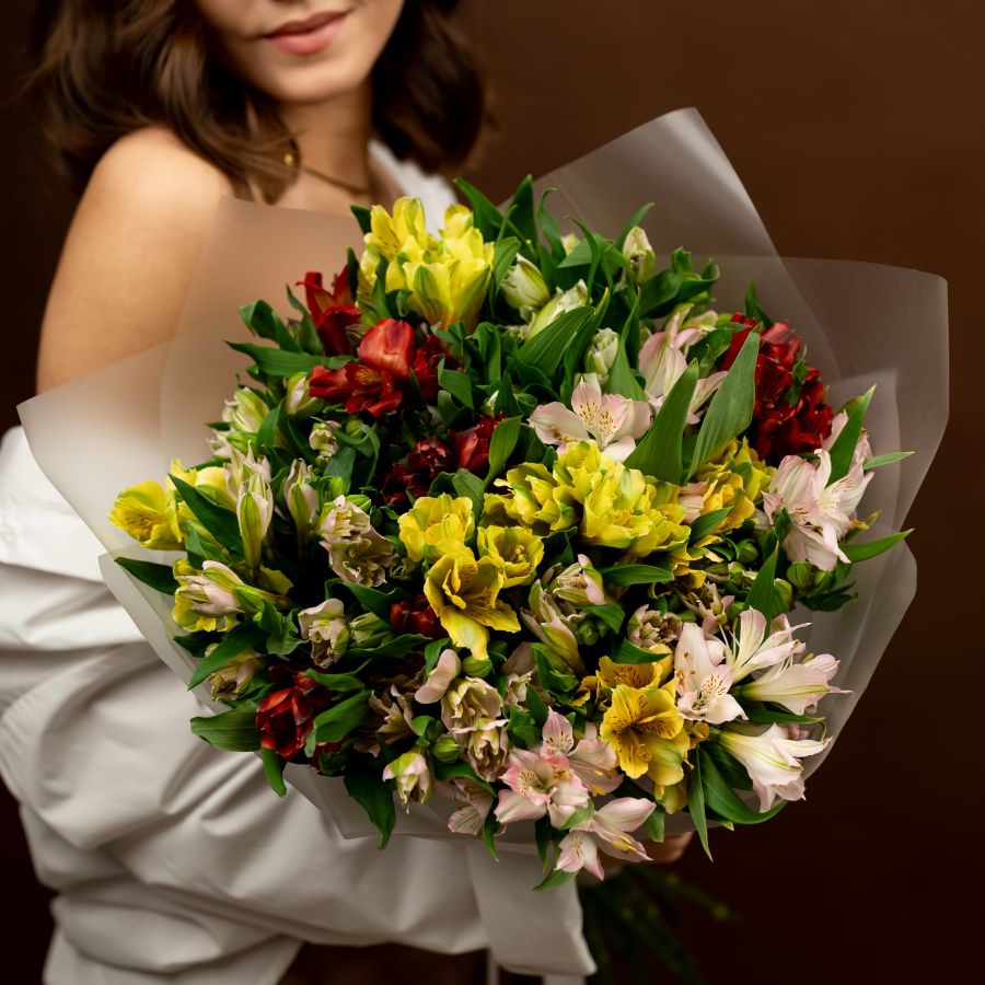 25 Альстромерий в матовой упаковке