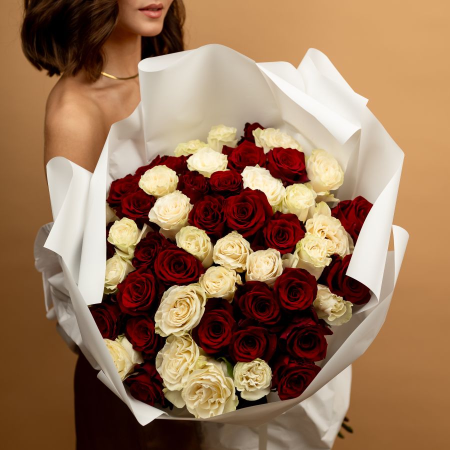 51 красная и белая роза (60см)