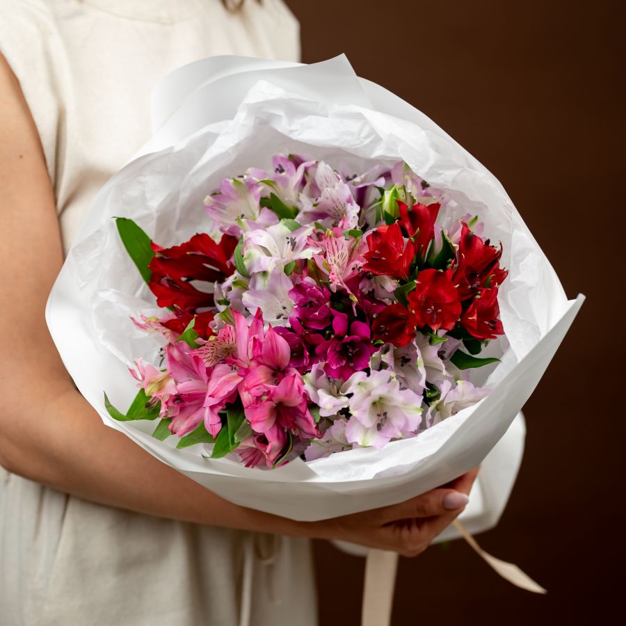 11 альстромерия