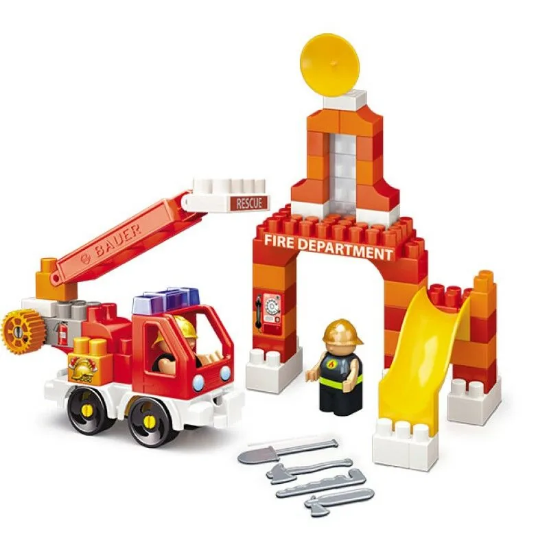 Конструктор "Пожарная часть", набор с пожарной машиной и тренировочной площадкой