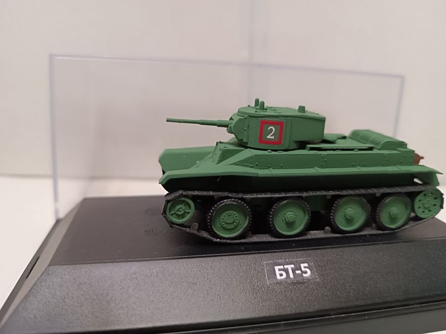 Советский танк БТ-5  (1/72)