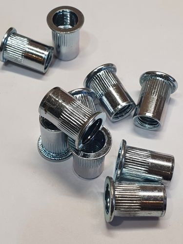 Резьбовая заклепка М6 с насечкой (сталь, цилиндрический бортик)