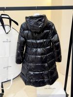 Пуховик женский MONCLER