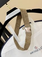 Пуховик женский MONCLER