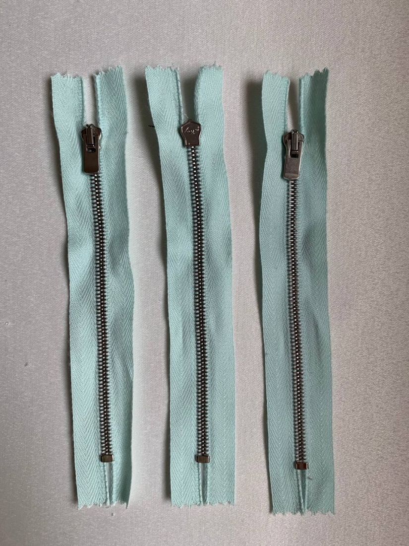 Молния металлическая