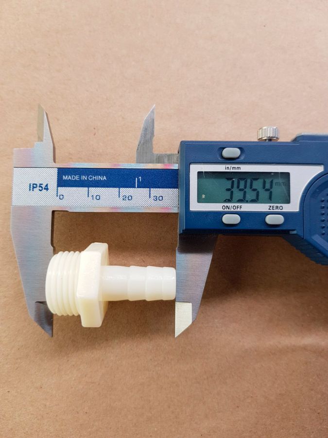 Штуцер для шланга 1/2 -> 10 мм 1 шт. Под врезку в канистру, в бак или любую емкость для шланга, для ПВХ трубки
