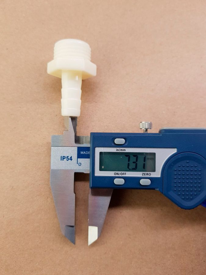 Штуцер для шланга 1/2 -> 10 мм 1 шт. Под врезку в канистру, в бак или любую емкость для шланга, для ПВХ трубки