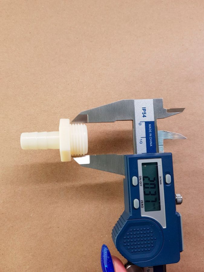 Штуцер для шланга 1/2 -> 10 мм 1 шт. Под врезку в канистру, в бак или любую емкость для шланга, для ПВХ трубки