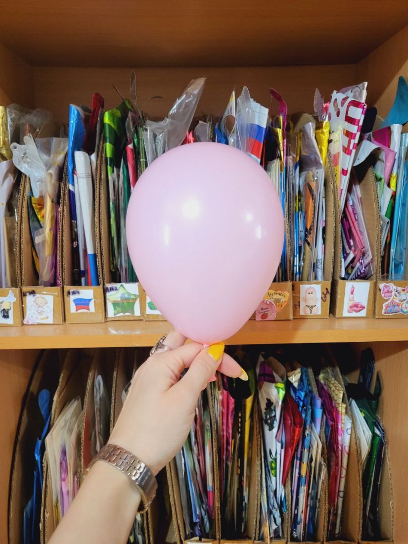 Микро светло-розовый шар малюсенький с гелием