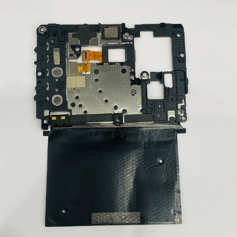 Tecno SPARK 20 Pro+ прижимная пластина нижняя оригинал с разбора