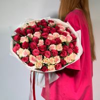 Букет из 71 розы "розово-малиновый микс" #2271