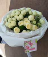 Пионовидная кустовая роза